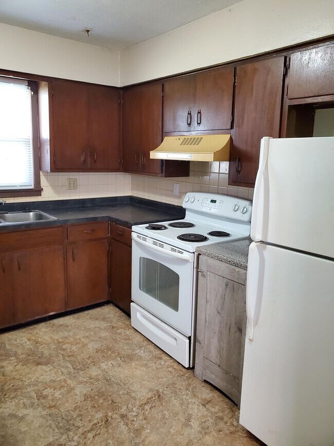 Building Photo - 1616 Santa Fe S