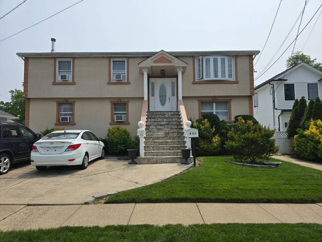 Primary Photo - 631 Jennings Ave