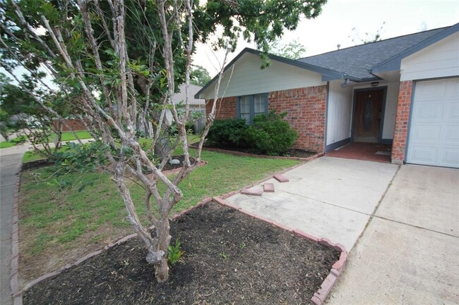 Building Photo - 22138 Birch Valley Dr