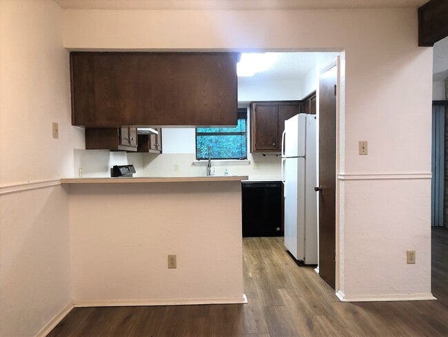 Building Photo - 6503 Hart Ln