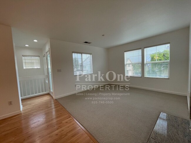 Building Photo - Great Townhouse in Livermore Available Now!