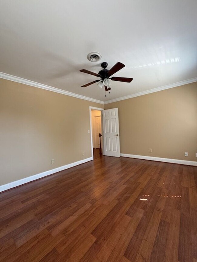 Building Photo - 103 Jessica Pl