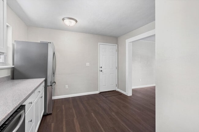 Building Photo - Charming 4-Bedroom Home in Desirable Neigh...