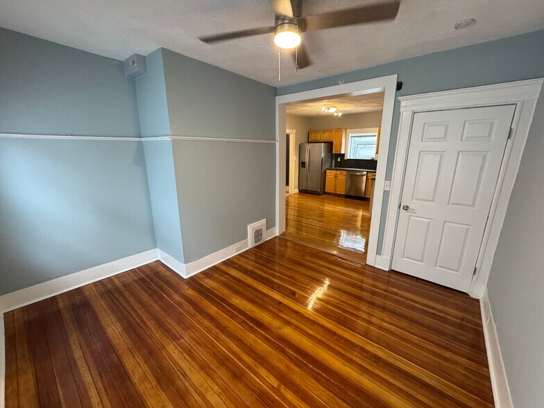 Building Photo - 35 Cameron Ave