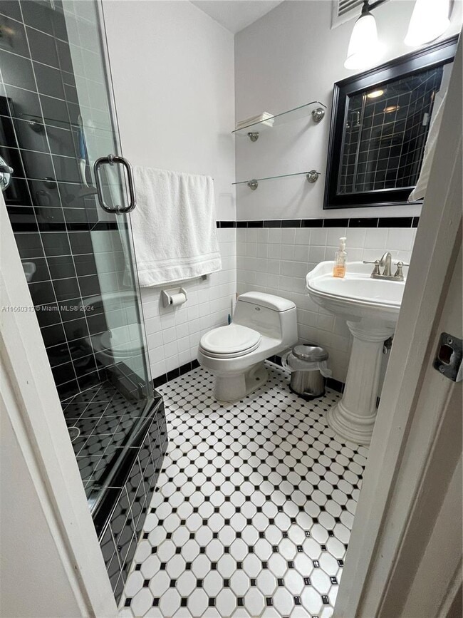Building Photo - 825 Brickell Bay Dr