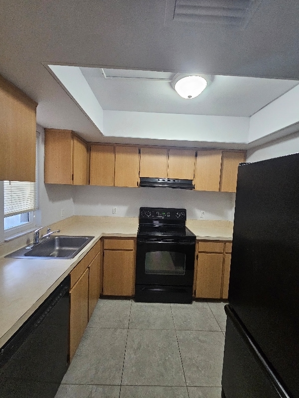 Building Photo - 580 Fairways Ln