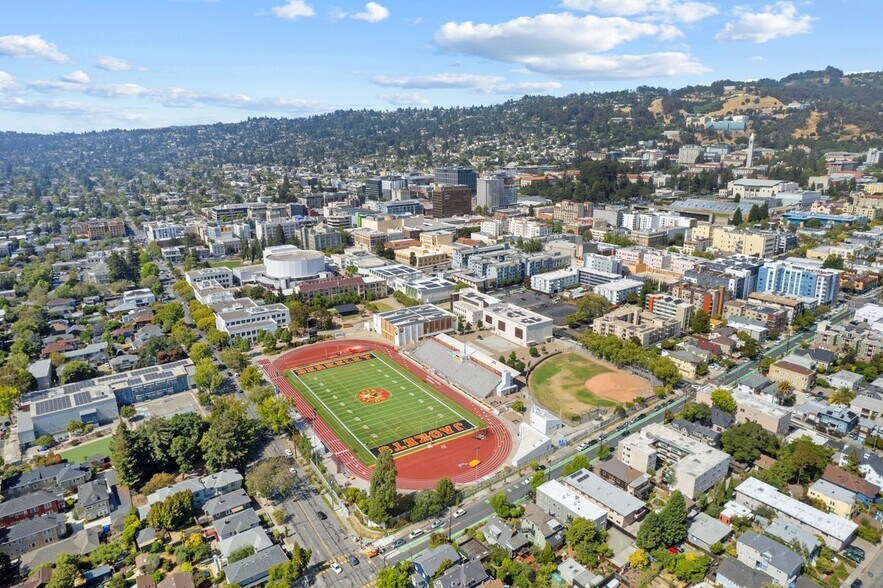 Building Photo - 1816 Carleton St
