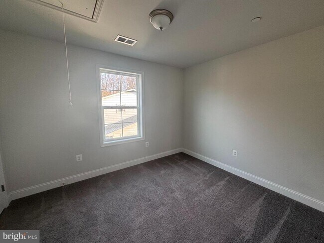 Building Photo - 3541 Oak Dr