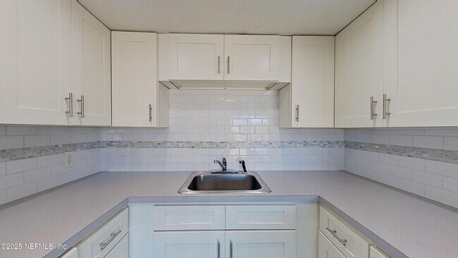 Building Photo - 330 6th Ave N