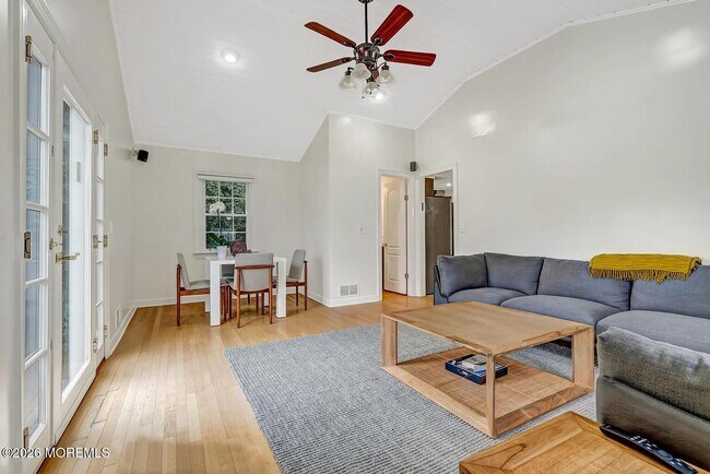 Building Photo - 240 Alpern Ave