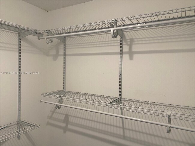 Building Photo - 22970 Oxford Pl