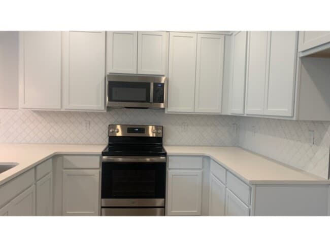 Building Photo - 3 bed 2.5 bath LOFT townhome in HARMONY