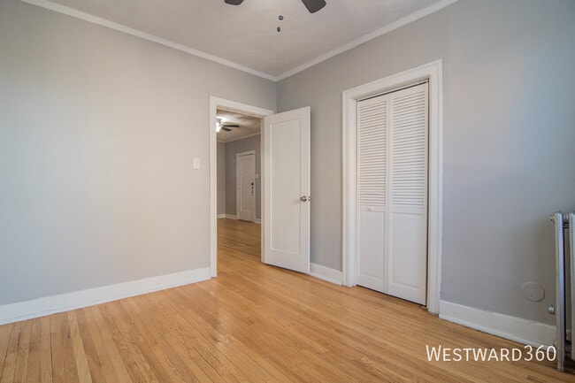 Building Photo - 1626 W Sherwin Ave