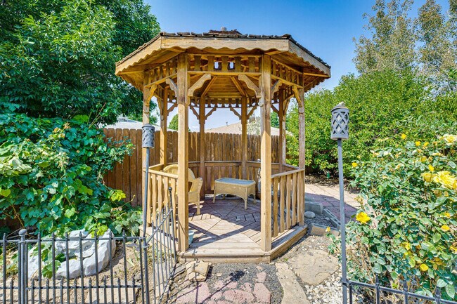 Building Photo - 367 N Lake Ct