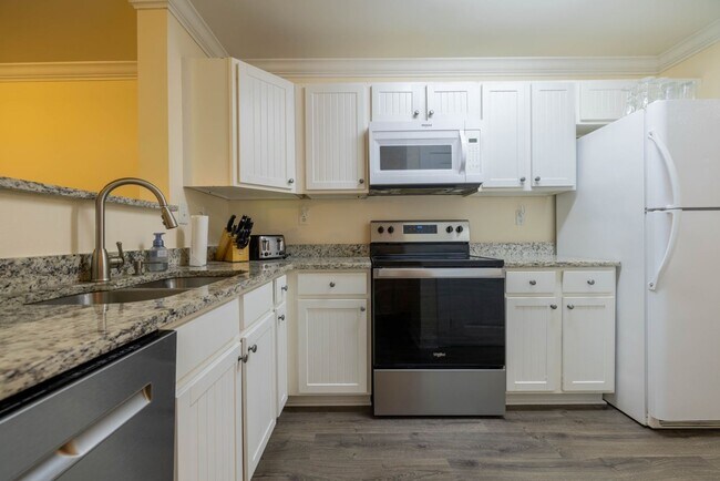 Building Photo - 2 Bedroom at the Woodlands Available NOW