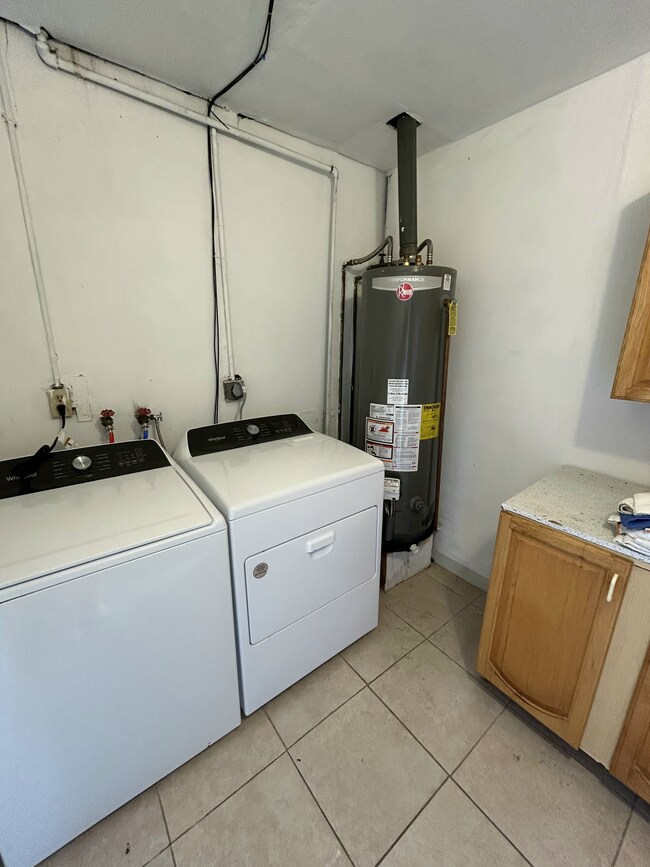 Building Photo - 5839 Daphne Dr