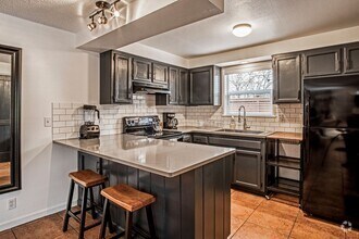 Building Photo - Fully Remodeled 3BR/1BA in the Heart of Bend