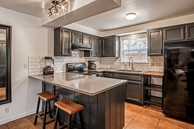 Building Photo - Fully Remodeled 3BR/1BA in the Heart of Bend