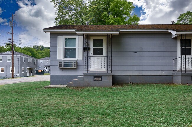 Building Photo - 1505 Wells Ave SE