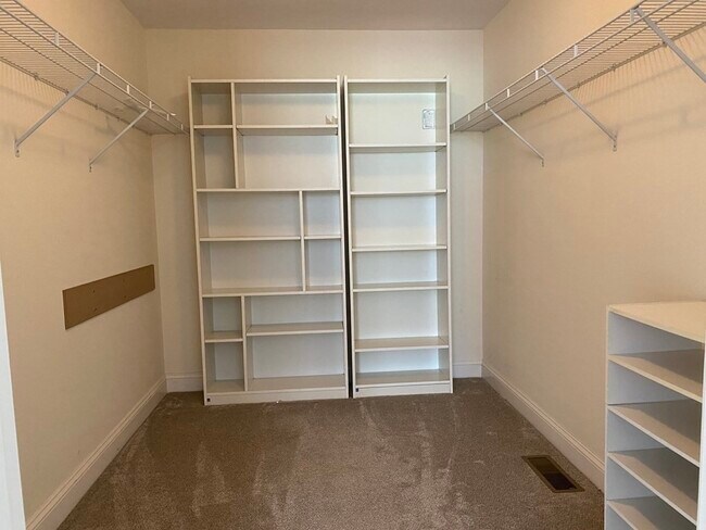 Building Photo - 807 Ledgewood Way