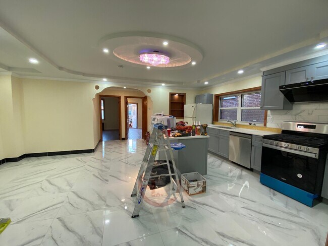 Building Photo - 1318 Mace Ave