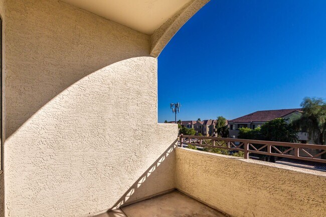 Building Photo - Condo in Union Hills