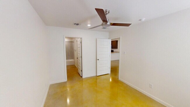 Building Photo - 907 Switchgrass Dr