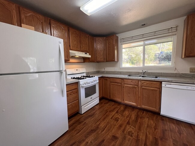 Building Photo - 10647 Newtown Rd