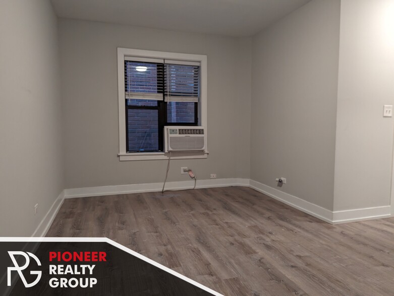 Building Photo - 423 W Belden Ave