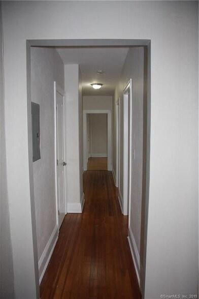 Corridor - 35 High St