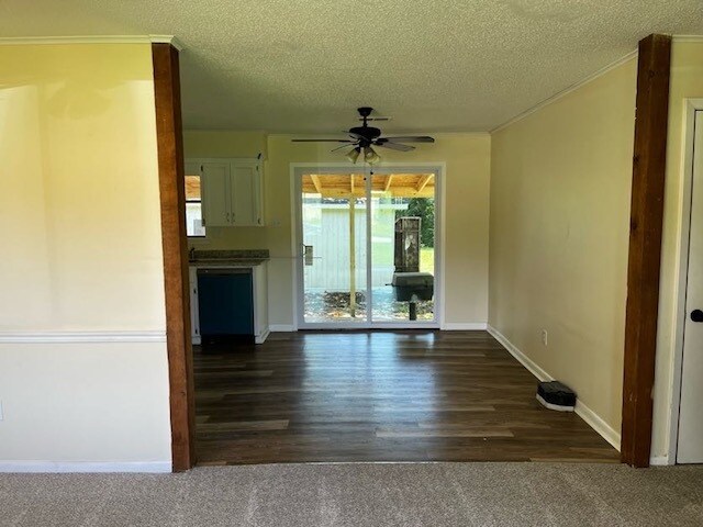 Building Photo - 8593 Victoria