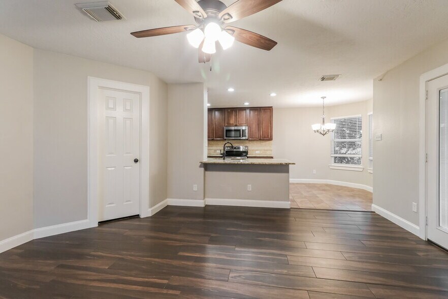 Building Photo - 18400 Sunrise Pines Dr
