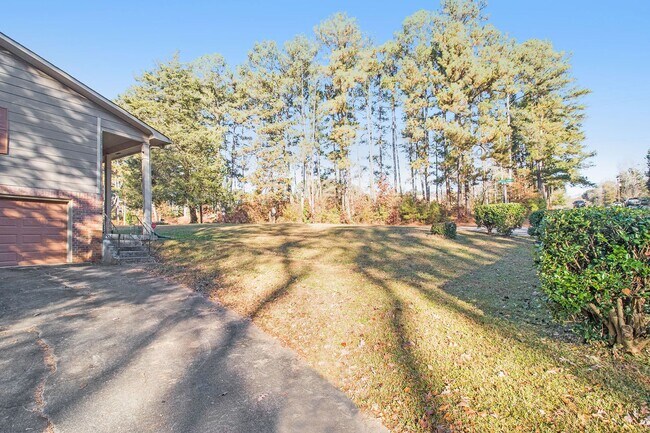 Building Photo - 3 bdrm, 2 bath in Decatur