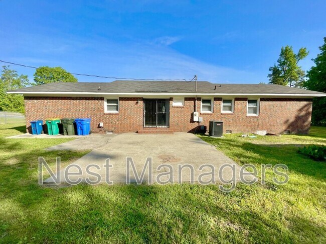 Building Photo - 7401 Paxton Dr