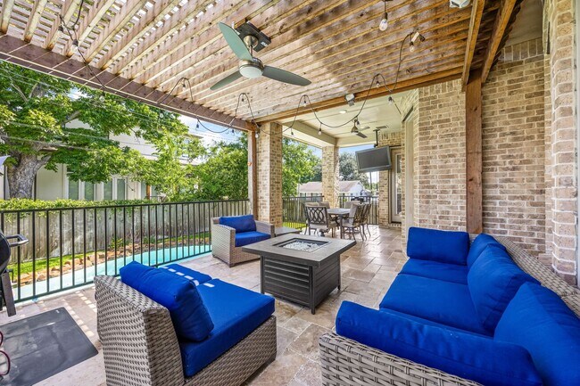 Building Photo - 4302 Meyerwood Dr