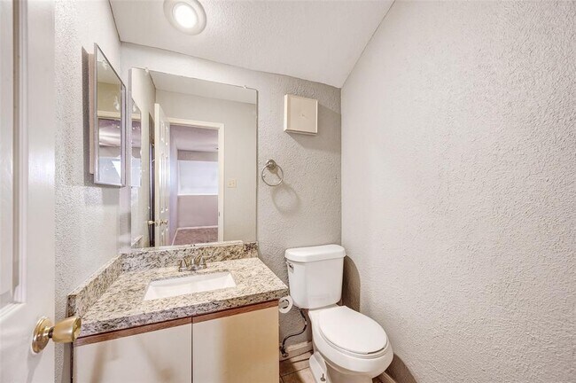 Building Photo - 16800 Sugar Pine Dr