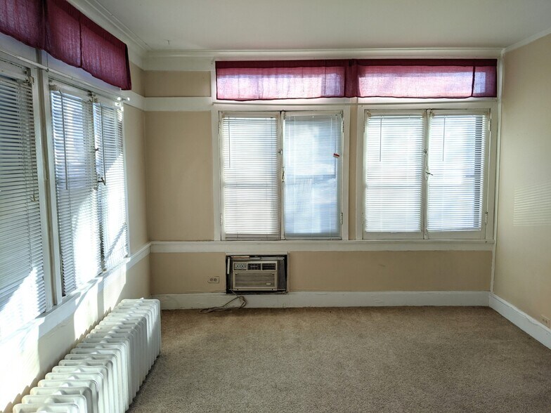 Primary Photo - 1453 Ridge Ave