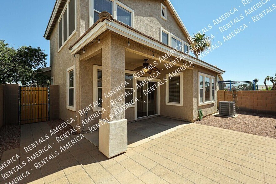 Building Photo - 8757 E Lomita Ave