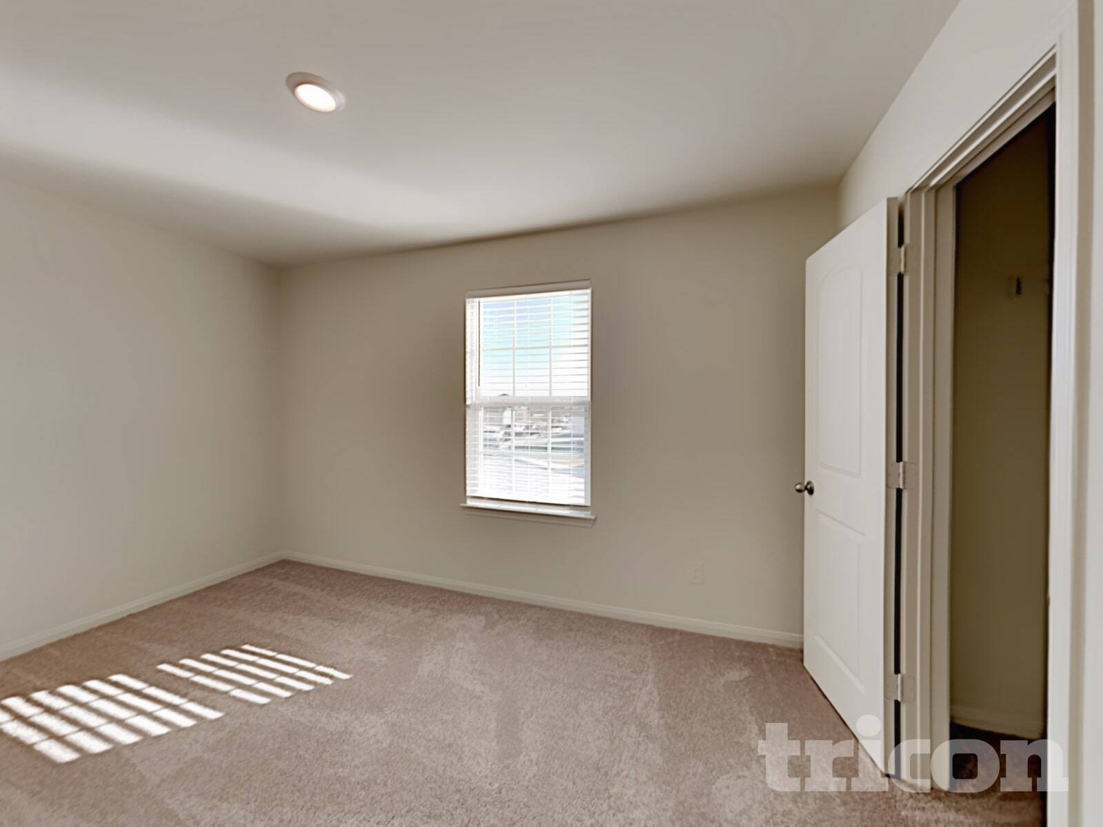 Building Photo - 12014 Latour Vly