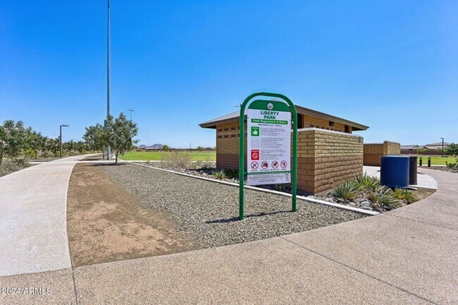 Building Photo - Charming 5-bed, 4.5-bath, 3 Car home with ...