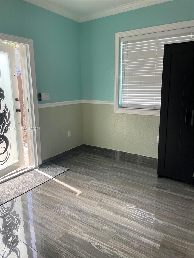 Building Photo - 240 NE 27th St