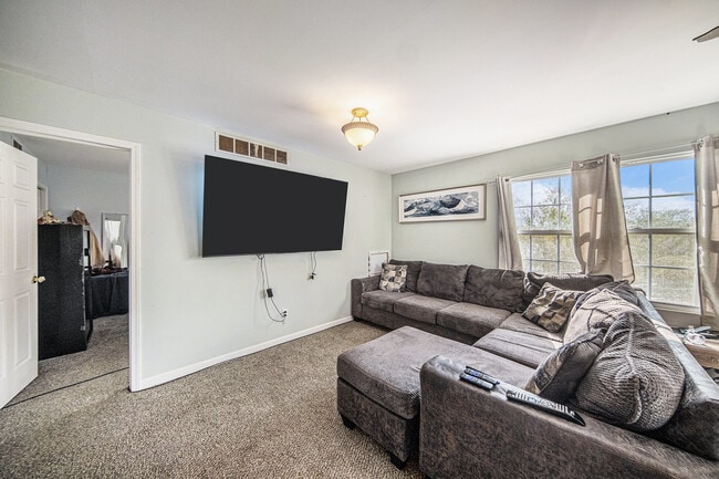 Building Photo - 10497 S Jackson Rd