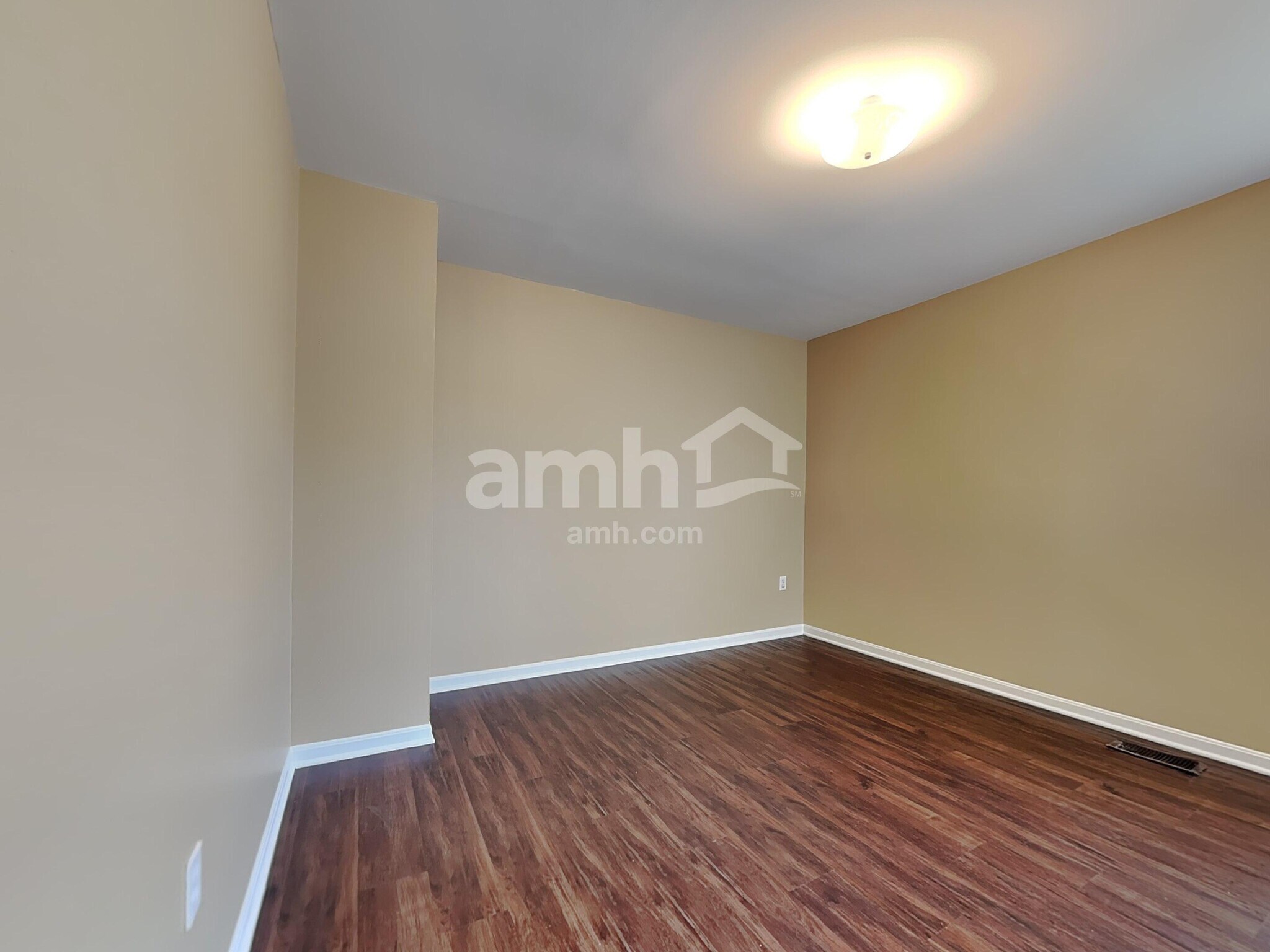 Building Photo - 823 Wingate Dr