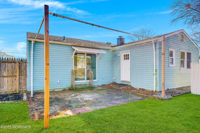 Building Photo - 251 Sprucewood Dr