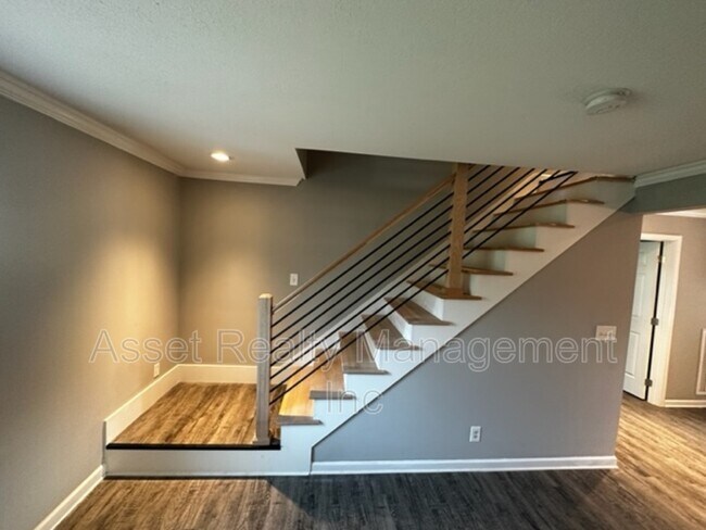 Building Photo - 2208 Sanderson Rd