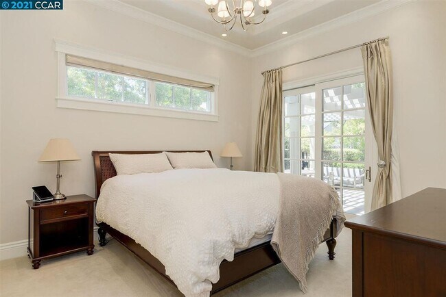 Building Photo - Beautifully Updated 5-Bedroom Home in Prim...