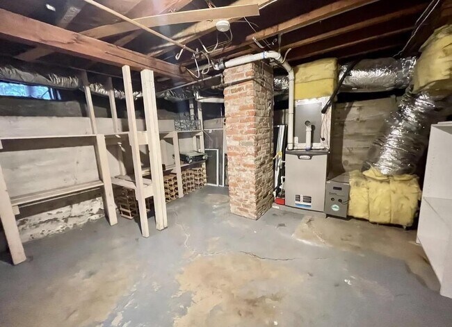 Building Photo - 1127 Clark Way