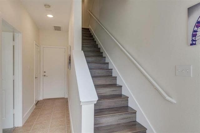 Building Photo - 1603 Jensen Ct