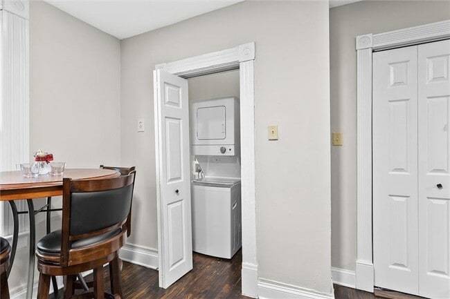 Building Photo - 867 Beecher St SW