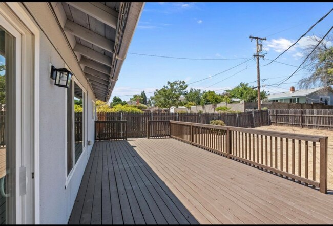 Building Photo - 118 Montrose Ct